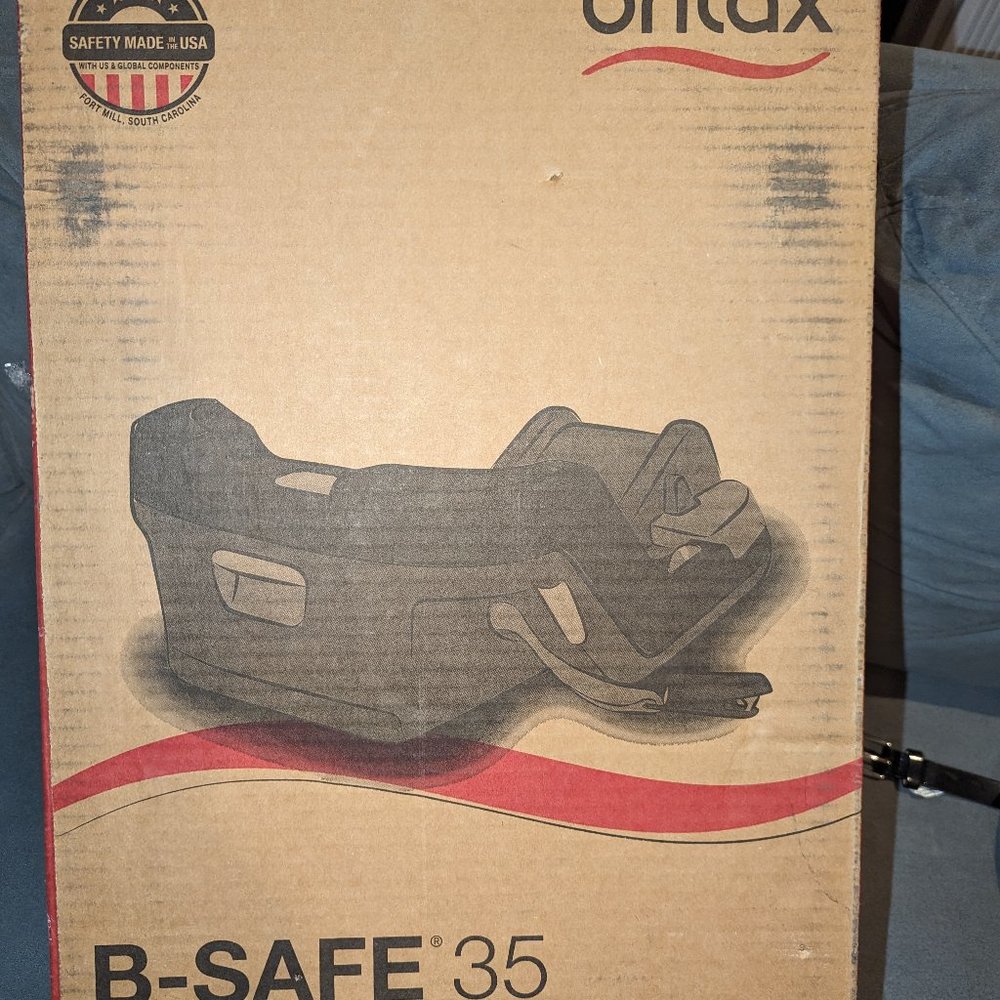 Britax Infant Car Seat Base w/ SafeCenter Latch Installation (S908200) B-Safe 35
